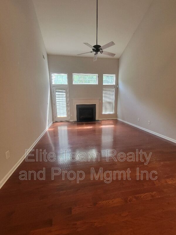 Building Photo - 2339 Whitford Ln