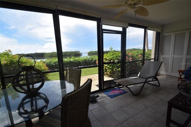 Building Photo - 1520 Pelican Point Dr