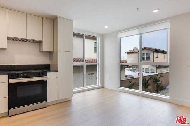 Building Photo - 8561 Belmont St