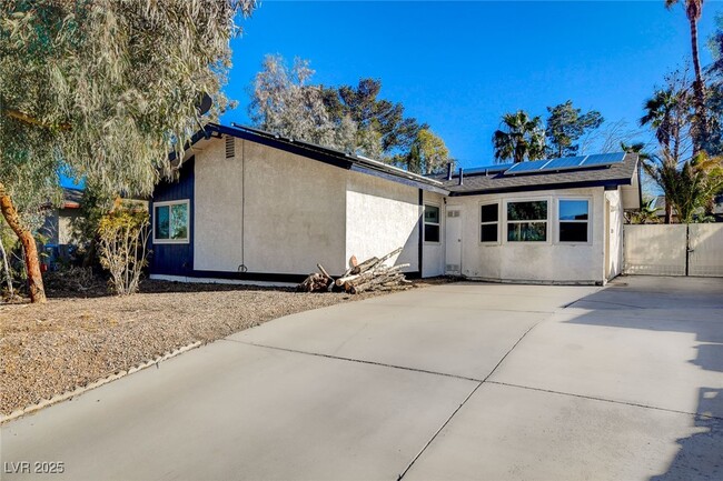 Primary Photo - 6223 W Foothill Blvd