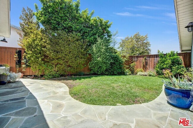 Building Photo - 2855 Dunleer Pl
