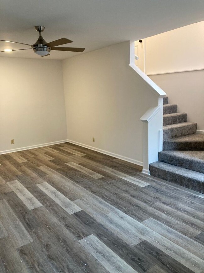 Building Photo - Newly renovated condo in Donelson