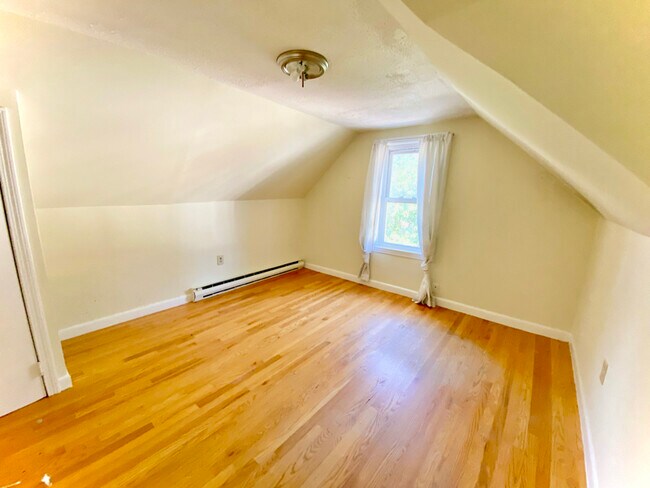 Building Photo - 56 Mozart St
