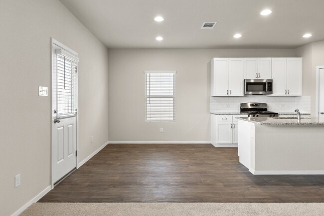 Building Photo - Modern Kyle Home Available for an April Move-In!