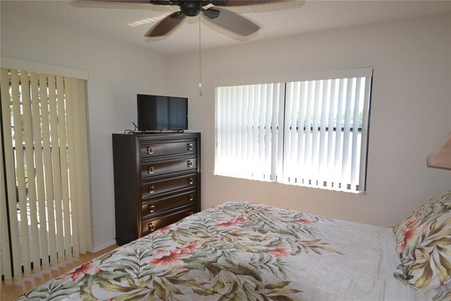 Building Photo - 336 Woodlake Wynde