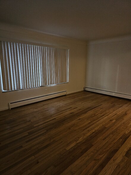 Building Photo - 2525 E Maple Rd