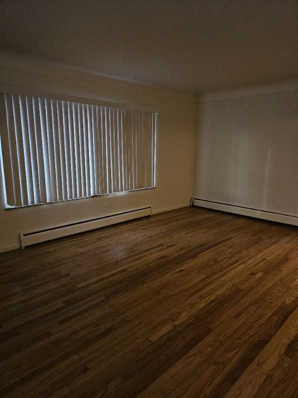 Building Photo - 2525 E Maple Rd