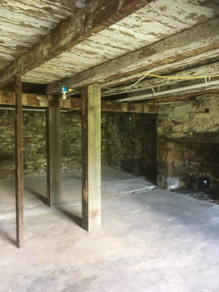 Building Photo - 505 N Front St