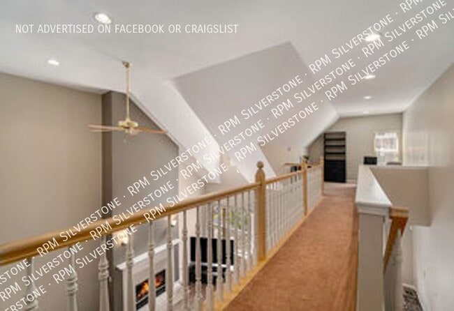 Building Photo - 152 Tiffany-