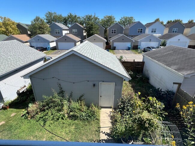 Building Photo - 2158 Middlebury Dr