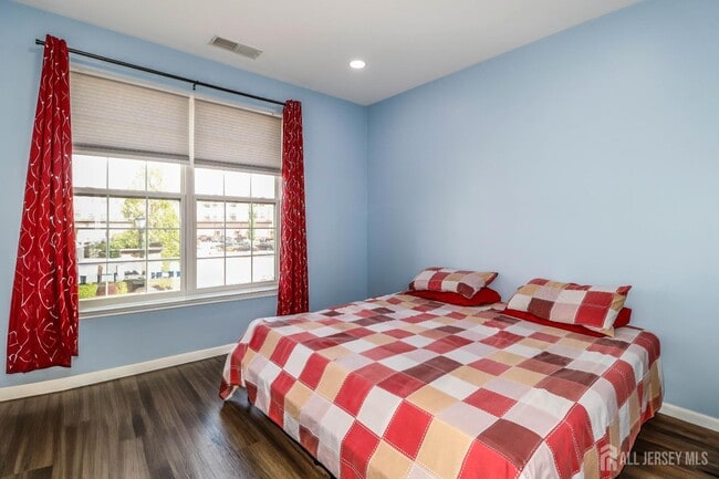Building Photo - 613 Doral Ct