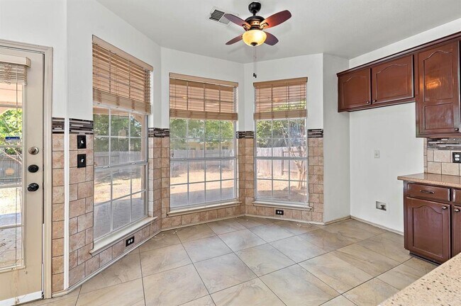 Building Photo - 1601 Chasewood Dr