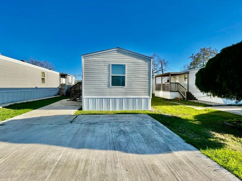 Building Photo - 127 Dolphin Harbor S