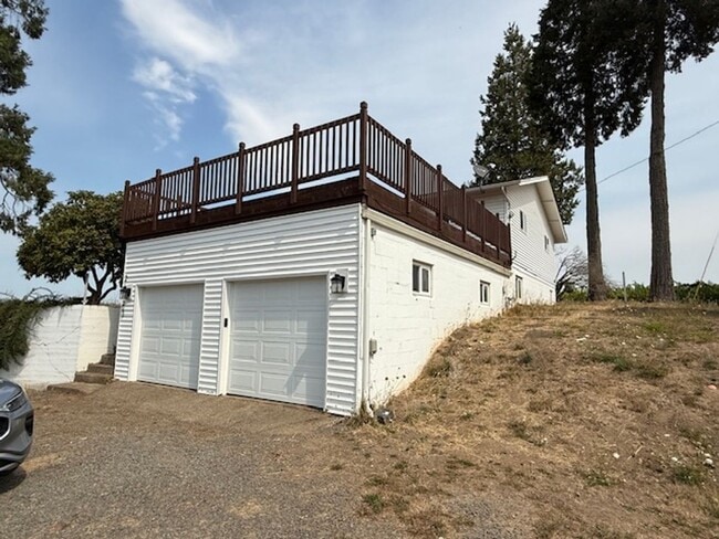 Building Photo - 4 Bedroom 2 Bath Country home Dundee OR. P...
