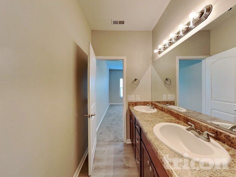 Building Photo - 10726 Crane Dr