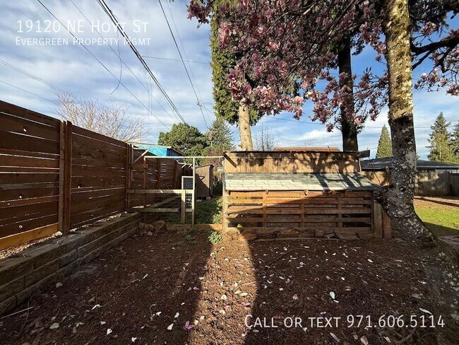 Building Photo - 19120 NE Hoyt St