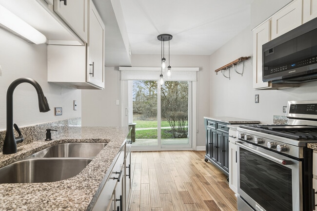 Building Photo - 452 Kennedy Pl