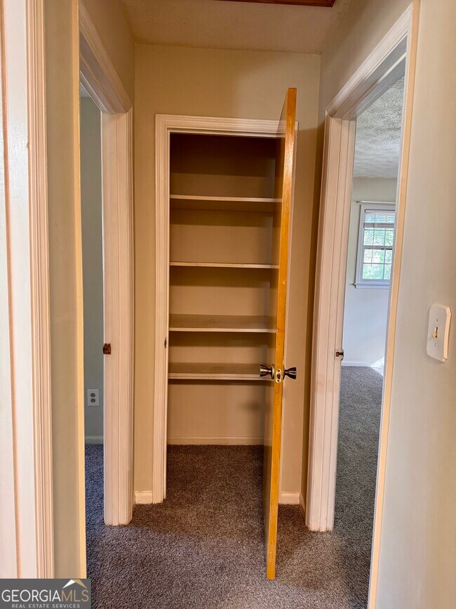 Building Photo - 3710 Creekview Cir