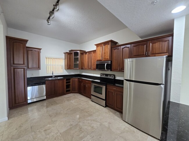 Building Photo - Beautiful 2 Bed 2 Bath Condo in West Palm ...