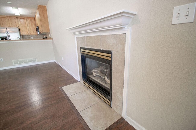 Building Photo - 1329 Valley Creek Ln