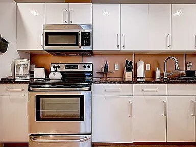 Building Photo - 244 S 49th St