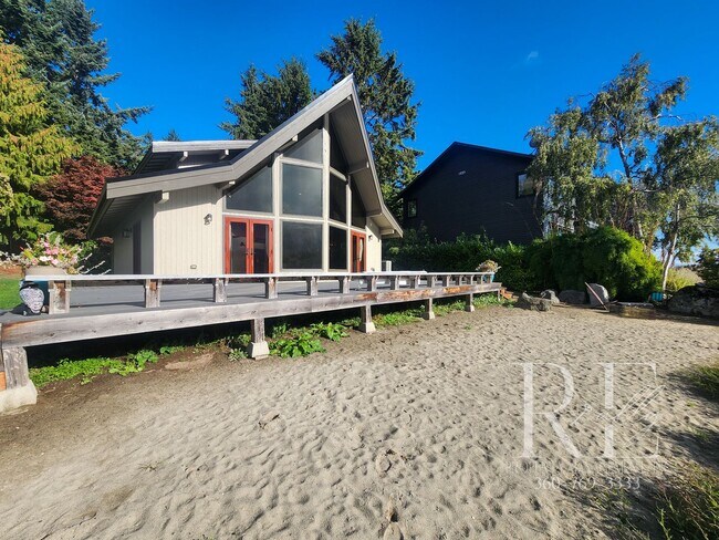 Building Photo - Waterfront Living in Indianola – Dock, Bea...