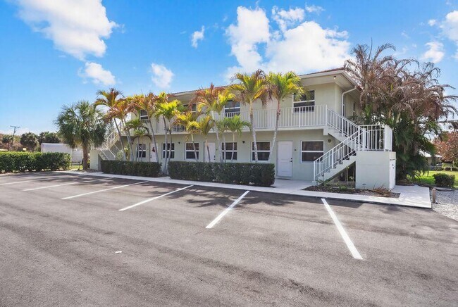 Building Photo - 2319 Tamarind Dr