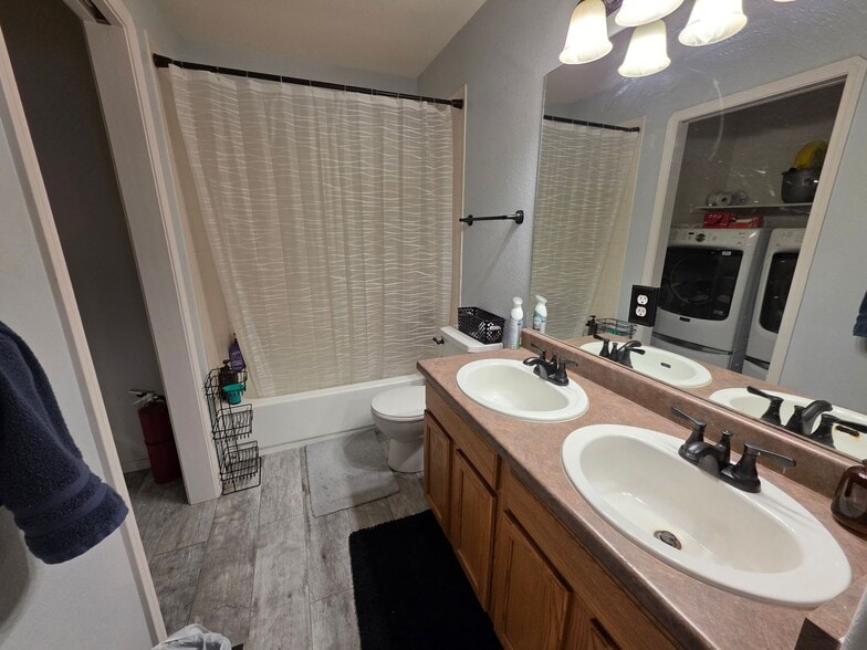 Building Photo - 8865 Chalali Mesa Ct