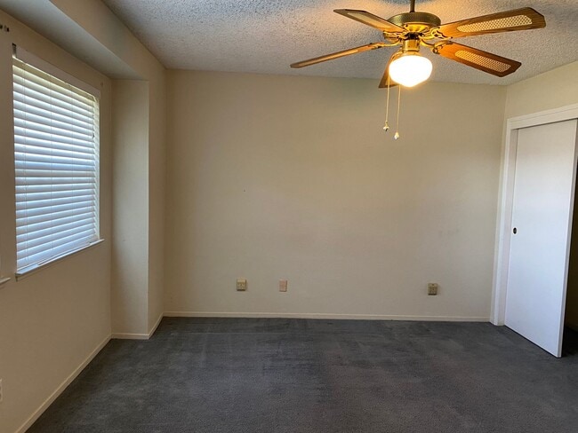 Building Photo - 3 Bedroom 2 Bath Home For Rent In Chowchilla