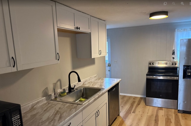 Building Photo - 1749 Stewart Blvd