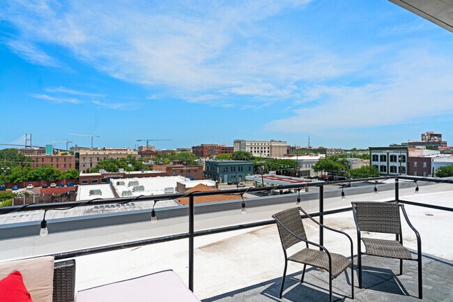 Building Photo - 545 Berrien St