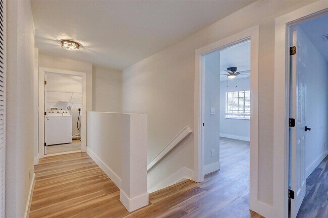 Building Photo - 1956 SW Jamesport Dr