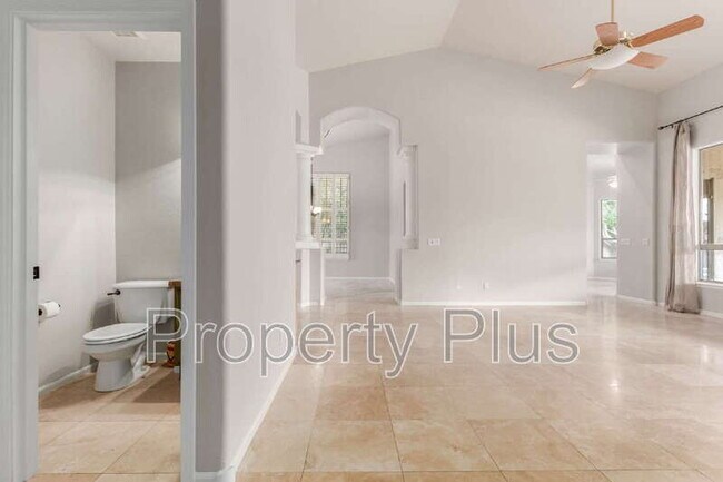 Building Photo - 12591 E Paradise Dr
