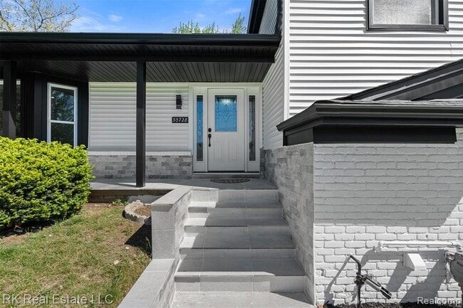 Building Photo - 30728 W 14 Mile Rd