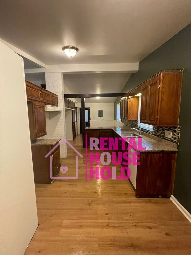 Building Photo - Beautiful 3 Bedroom Ranch~ Dearborn Heights