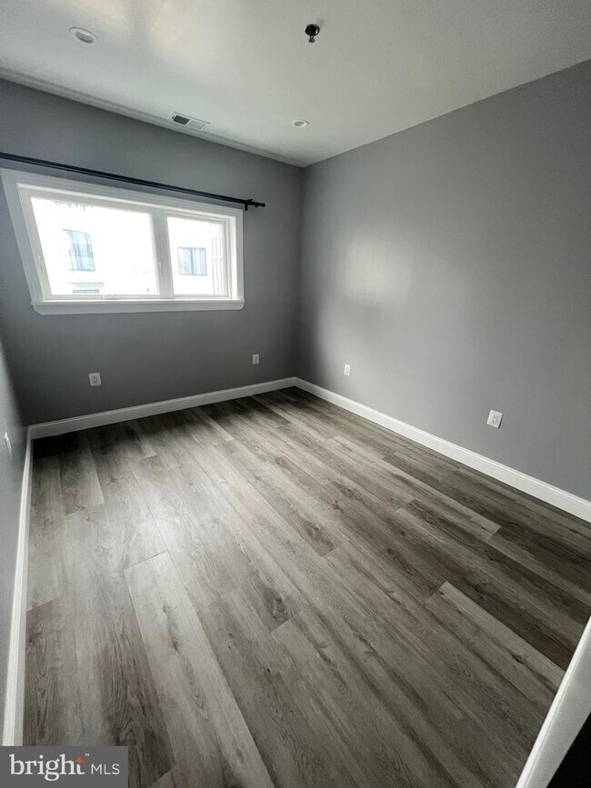 Building Photo - 1611-15 Ridge Ave