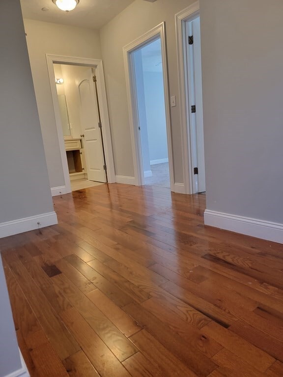 Building Photo - 946 Warren Ave