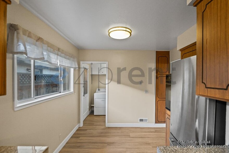 Building Photo - 452 Cirrus Ave