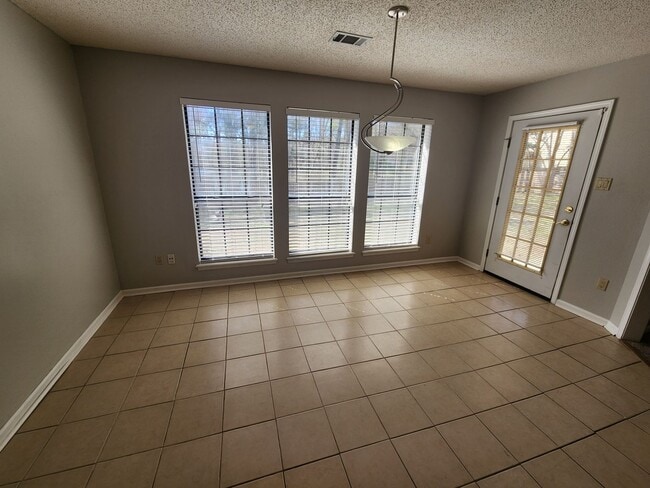 Building Photo - 2511 Eagle Run