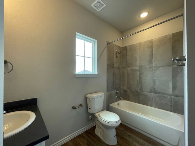 Building Photo - Townhome for rent