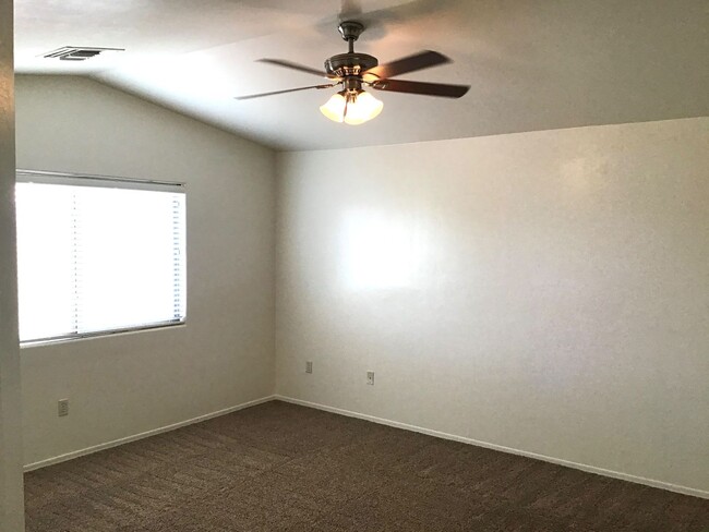 Building Photo - 4 Bdrm + Den, 2.5 ba Two story home, clean...