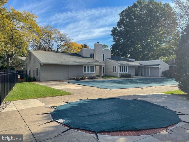 Building Photo - 502 Portsmouth Ct