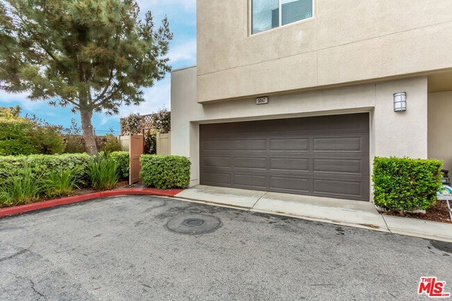 Building Photo - 5547 Palm Dr