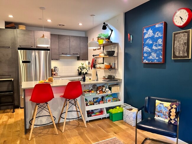 Building Photo - 311 Hart St