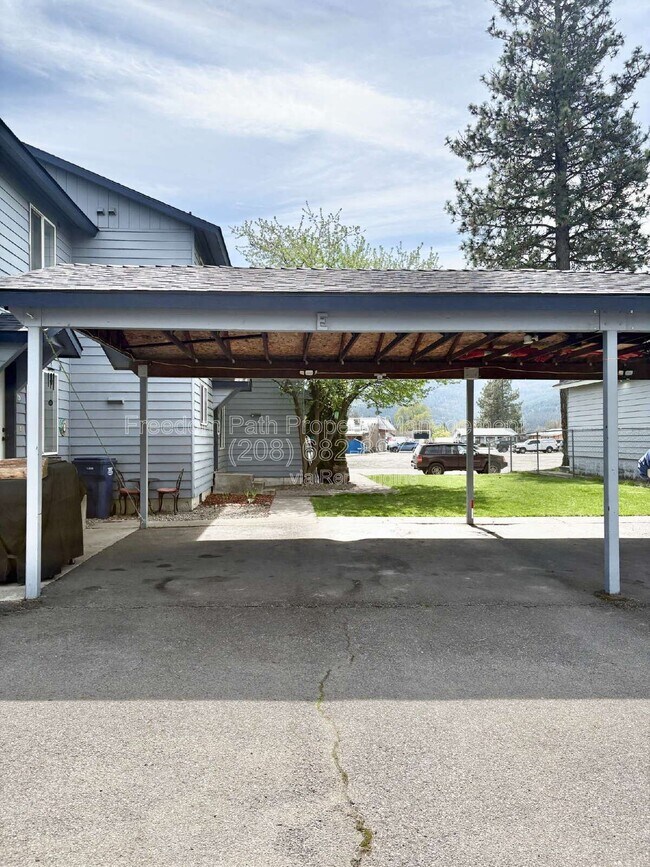 Building Photo - 801 N Brigger St