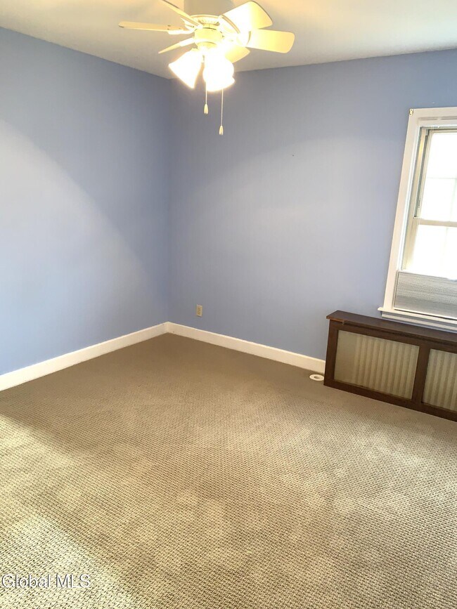 Building Photo - 15 Grounds Pl