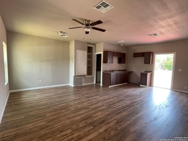 Building Photo - ALL BILLS PAID!!! NICE 2 BEDROOM 1 BATH / CIBOLO, TEXAS