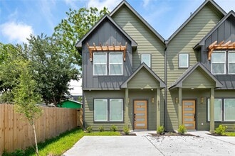 Building Photo - 6813 Parkhurst Dr