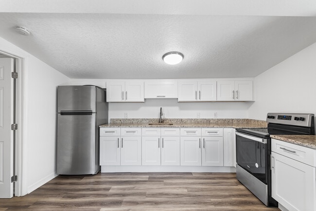 Building Photo - Tampa Back House 3722