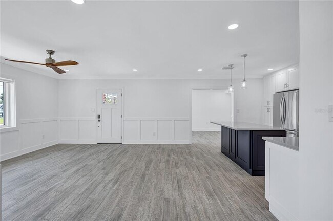 Building Photo - 4321 Sunrise Dr S